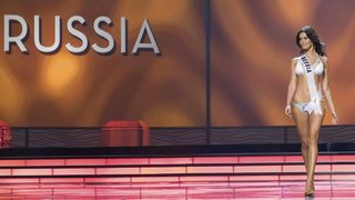 Социолози: Богатите руснаци са слепи за красивите жени