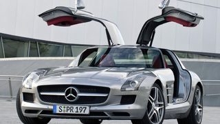 Наследникът на "Мерцедес" 300 SL Gullwing видя бял свят