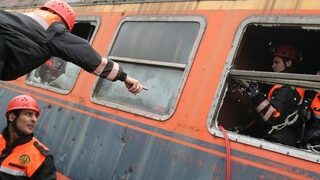Влак дерайлира <span class="highlight">в</span> Румъния, 15 души са ранени