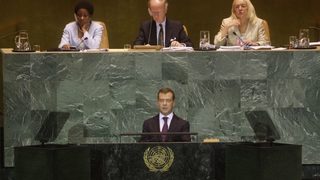 Медведев: Ядреното разоръжаване е в основата <span class="highlight">на</span> новите ни отношения със САЩ