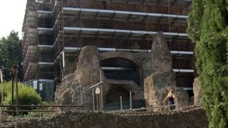 Археолози откриха въртящата се банкетна зала на Нерон
