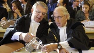 Съдът решава днес дали да свали имунитета на Берлускони
