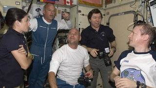 Основателят на "<span class="highlight">Цирк</span> <span class="highlight">дьо</span> <span class="highlight">солей</span>" ще води шоу от космоса