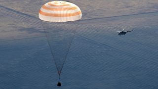 Фотогалерия: Приземяването на "Съюз"