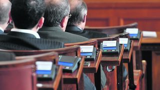 Парламентът одобри на първо четене единни критерии за професори и доценти