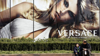 <span class="highlight">Versace</span> съкращава четвърт от служителите си