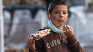 Складовете на "Хигия" са пълни с <span class="highlight">противогрипни</span> <span class="highlight">маски</span>