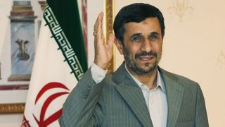 Ахмадинеджад: Америка трябва да избере – Иран или Израел