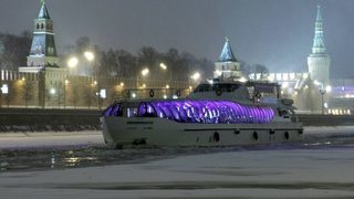 Ледоразбивач-ресторант обикаля из Москва