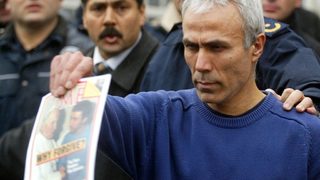 <span class="highlight">Агджа</span> излиза на свобода, иска $7 млн. за книги и документални филми