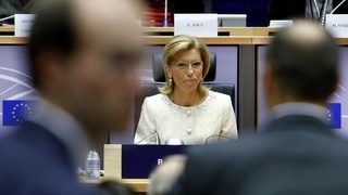 Западни издания: Желева виси на косъм