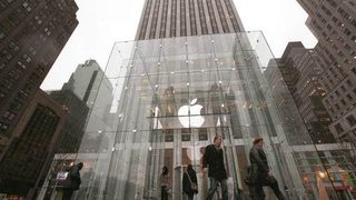 iPhone увеличи печалбата на "Епъл" с 50%
