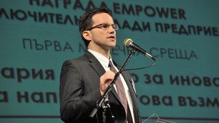 Човекът преди идеята... или какво ще води в борбата за 100 хил. лв.