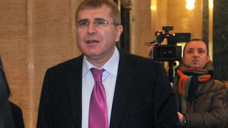 Съдът запорира акции на Ковачки за още близо 13 млн. лв.