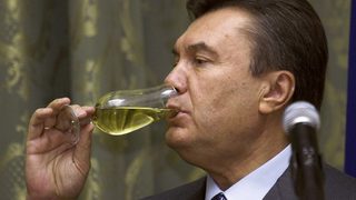 Янукович започва мандата си с визита в Брюксел