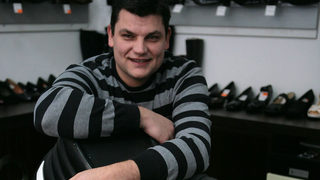 Обувката не му стяга