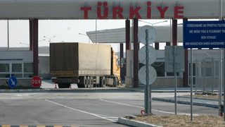 Български тир с <span class="highlight">каптагон</span> за над 2 милиона евро беше задържан в Истанбул