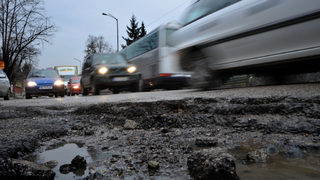 Кърпенето на дупките в София започва от утре