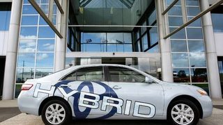Хибридите и електромобилите все още не са заплаха за традиционните коли