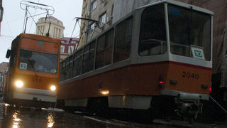 Автомобил се удари в трамвай в София