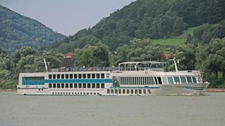 Корабите на "<span class="highlight">Дунав</span> <span class="highlight">турс</span>" откриха новия сезон