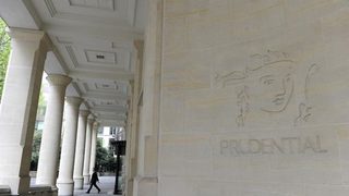 Prudential продава акции за $21 млрд., за да финансира покупката на AIA