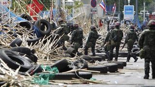 Четирима лидери на протестите в Тайланд се предадоха