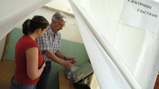 "За" и "против" интернет гласуването обсъждаха експерти