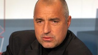 Премиерът размаха пръст на алкохолните производители
