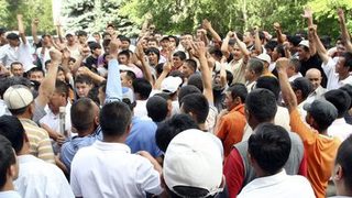 Киргизстан поиска помощ от Русия заради размирици