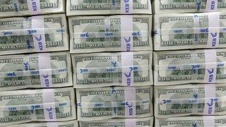 Русия добавя австралийски и <span class="highlight">канадски</span> долари във валутните си резерви