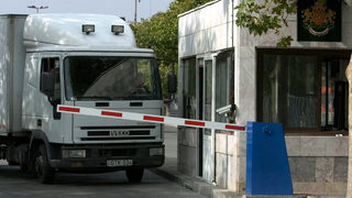 Тирове образуваха опашка от 15 километра на "Капитан Андреево"