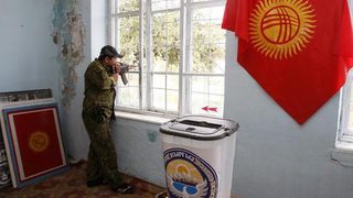 Киргизстан гласува на референдум за въвеждането на парламентарно управление