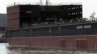 Русия пусна на вода първата плаваща АЕЦ
