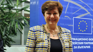 Кристалина Георгиева ще се срещне с <span class="highlight">Роза</span> <span class="highlight">Отунбаева</span> в Киргизстан