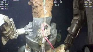 <span class="highlight">BP</span> започна нова операция по спиране на теча в Мексиканския залив