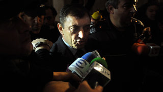 <span class="highlight">Алексей</span> Петров: Има липси в кадровото ми досие