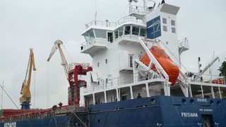 Корабостроителницата в Русе пусна на вода два кораба за холандско параходство