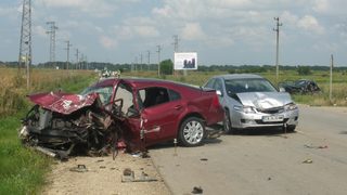 Мъж загина след катастрофа между три автомобила