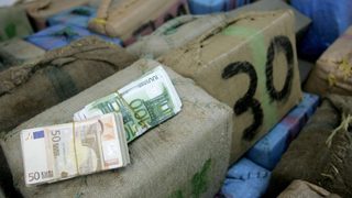 Експерти настояват ЕК да разследва корумпирани <span class="highlight">сделки</span> за оръжие в ЕС