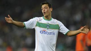 Месут Йозил заяви, че остава във "Вердер"