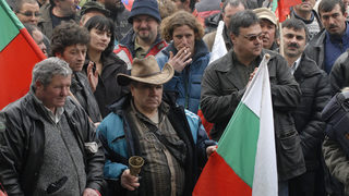 Mлекопроизводителите заплашиха с "по-страшни от гръцките" протести
