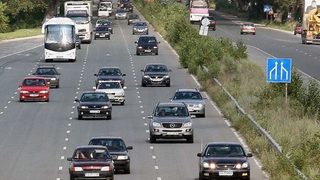 Трафикът на много места в страната е натоварен