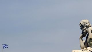 Кризата засилва натиска върху гръцките банки за сливания