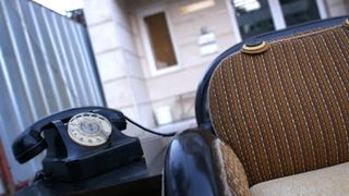 Фотьойл-робот ще разказва приказки по телефона в центъра на София