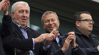 Роман Абрамович ще намали заплатите и премиите в "Челси"