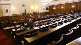 Парламентът обяви нещатните сътрудници