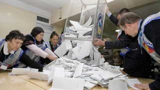 Националистическа партия води на парламентарните избори в Киргизстан
