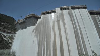 Трайков обяви за постигнат отбив от 10 млн. евро за "Цанков камък", НЕК обаче обмисля нов заем