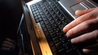 Транспортът и самолетните пътувания са с най-чести проблеми при интернет пазаруването на българите